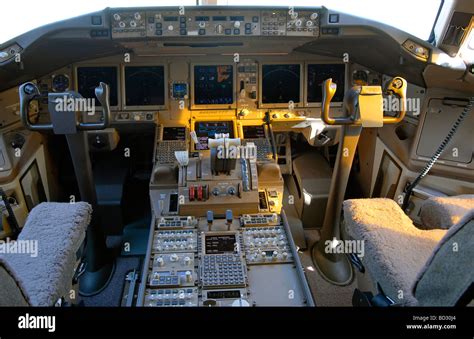 Boeing 777 Cockpit Instrument Panels .